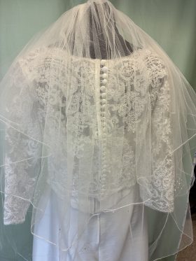 Plain 2 layer fingertip Veil