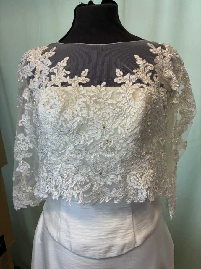 Long sleeved Lace Bridal jacket