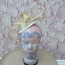 Max & Ellie Ivory Fascinator - H05