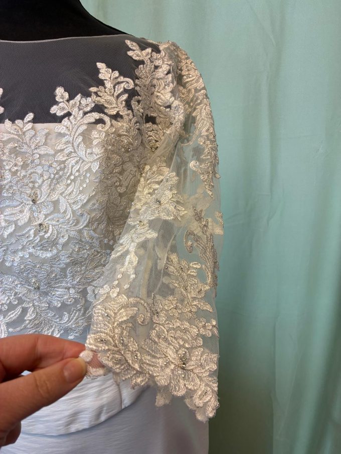 Long sleeved Lace Bridal jacket