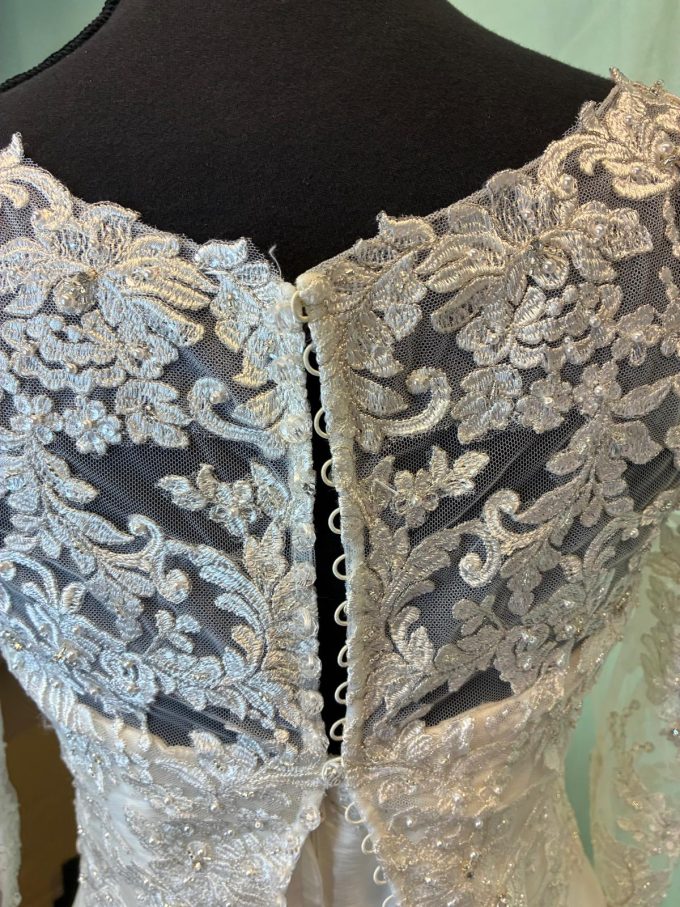 Long sleeved Lace Bridal jacket