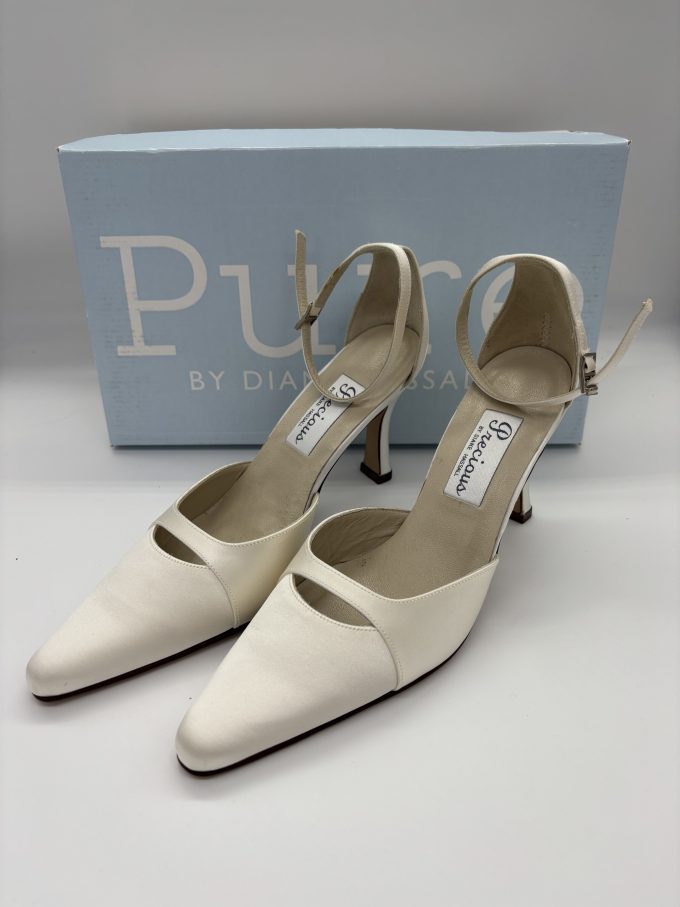 Ivory satin heels - Size 5