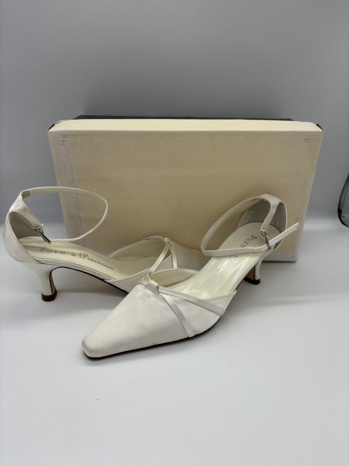 Off white satin heels - Size 5