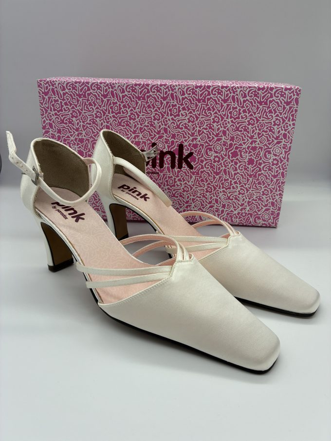 Ivory Satin Bridal Shoe - Size 4 - Cadallac