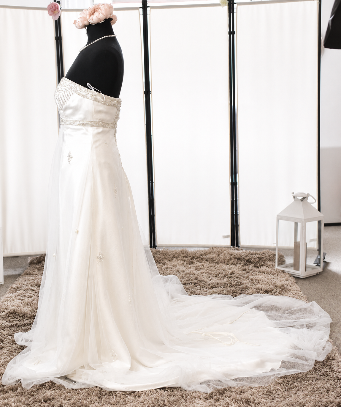 Ivory Wedding Dress with Embellished Bodice and Flowing Skirt – Size 10 – WD001