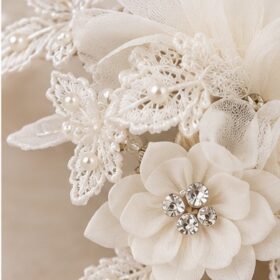 White Floral Boho – Flower Detail